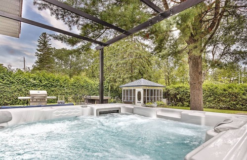 Saint-Jean-de-Matha Ski Chalet | Villa Baraka - Domaine Des Ormes Spa & Lake Access