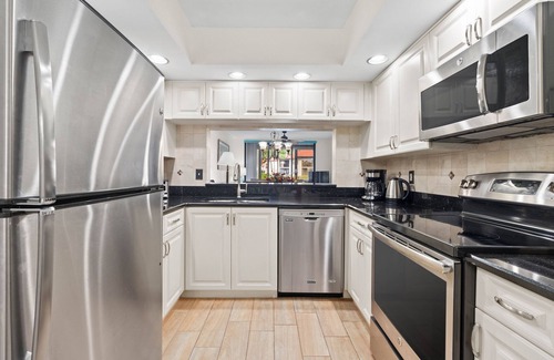 Trailer Estates Condo | *Villa Bella* Executive 2BR Condo w/2 Pools, Mins to IMG/Beach/Anna Maria Isl