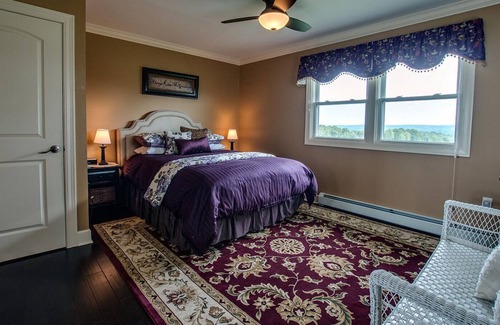 Valois House | Villa Bellangelo on the Seneca Lake wine trail