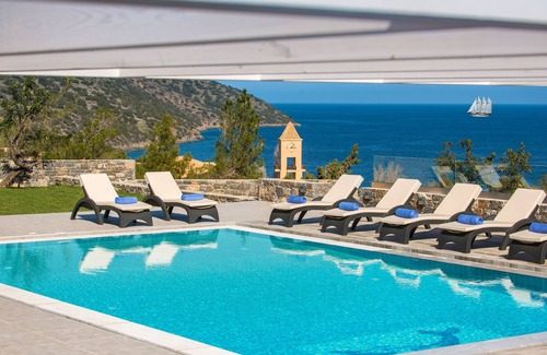 Agios Nikolaos House | Villa Bellelen with a private heated pool
