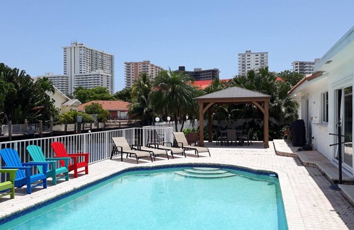 Bermuda Riviera House | Villa Bermuda Riviera +WATERFRONT + HEATED POOL+ CLOSE TO BEACH