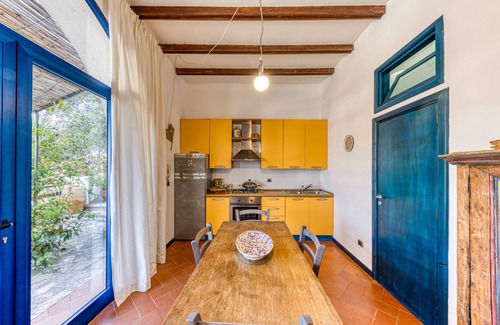 Castro Marina Apartment | Villa 'Blu La Cambusa' with Shared Pool, Wi-Fi and Air Conditioning
