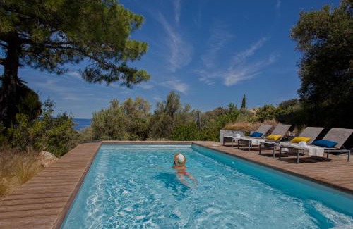 Corbara Villa | Villa bodri, maison en pierre avec vue mer et piscine chauffée