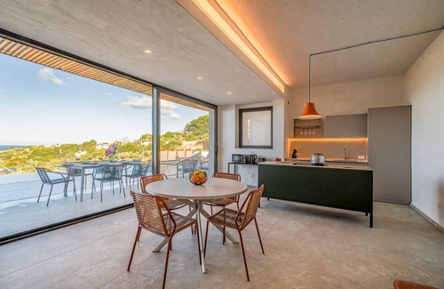 Partinico Villa | Villa Brezza: Infinity Pool with Sea View