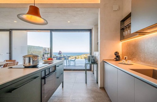 Partinico Villa | Villa Brezza: Infinity Pool with Sea View