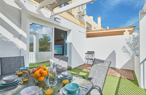 Torre de Benagalbon House | VILLA by the beach. Pool, Priv Parking and Golf