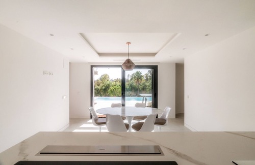 Guadalmina Villa | Villa Casa de Golf - modern luxury Villa with heated pool