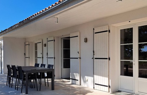 Cheray House | Villa completely renovated with pool and garden 1800m²