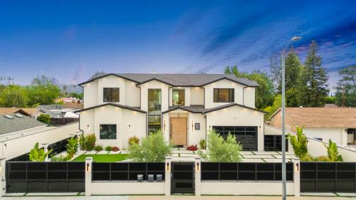 Woodland Hills Villa | Villa Califa
