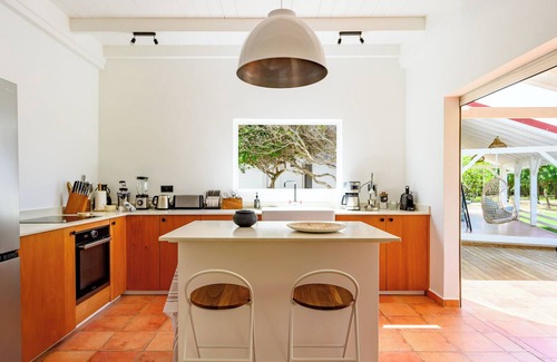 Saint-Louis Villa | Villa Calypso a charming retreat with a saltwater pool and sea views