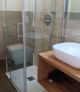Ceriale Apartment | Villa Caravella di due piani con terrazza vista mare