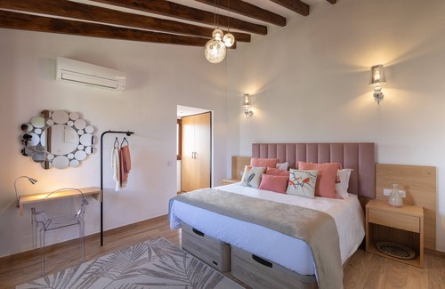 Santa Maria del Cami Villa | Villa 'Cas Metge Matas' with Private Pool, Wi-Fi and Air Conditioning