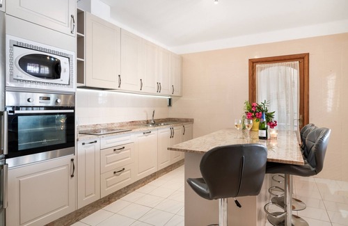 Puerto del Carmen Villa | Villa 'Casa Colleen' with Heated Pool, Terrace, Garden, Wi-Fi & AC