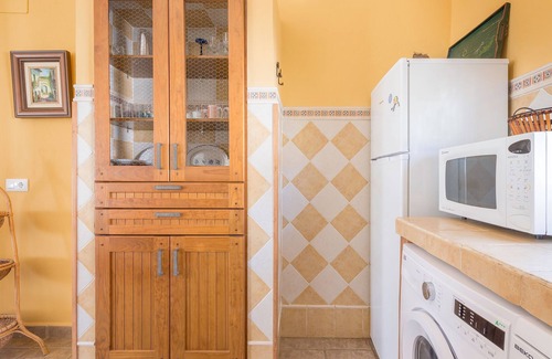 Campano House | Villa "Casa Layda" for Families with Outdoor Pool, Wi-Fi and Air Conditioning