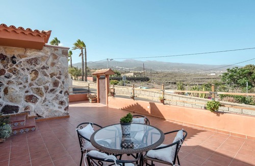 Yaco Villa | Villa ‘Casa Rural Villa María’ with Wi-Fi & Terrace; Parking Available