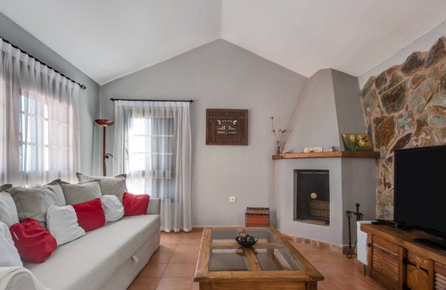 Yaco Villa | Villa ‘Casa Rural Villa María’ with Wi-Fi & Terrace; Parking Available