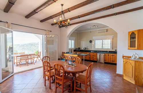 Los Cortijillos Villa | Villa 'Casa Hyam' with Lake View, Private Pool and Air Conditioning