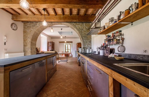 Piancastagnaio Villa | Villa 'Casale Roccone' with Mountain View, Heated tub, Garden & Wi-Fi