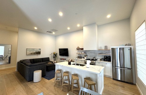 Santa Barbara Villa | Villa Castillo 5 - Dog Friendly, Immaculate villa steps to downtown with central A/C