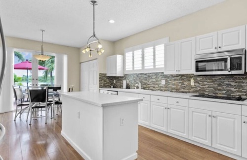 SilverLakes Villa | Villa,centrally located with lake,views, jacuzzy,pool,mini golf.events paradise