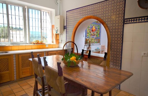 Ubrique Villa | Villa 'Chalet Rural Los 20 Pilares' with Mountain View, Wi-Fi and Air Conditioning