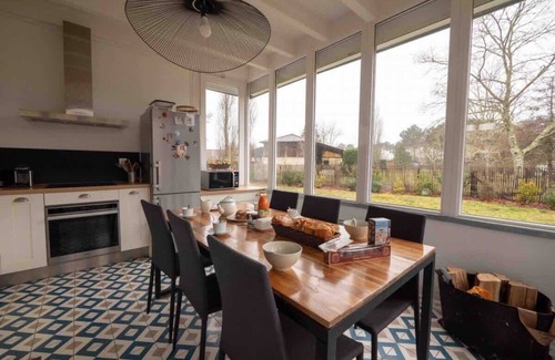 Salles House | Villa charmante pour 9 avec piscine chauffee