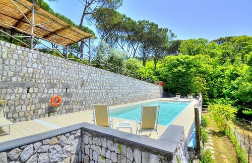 Sorrento Villa | Villa Cibele: An elegant and welcoming three-story villa in a quiet position, located on a hillside above the sea, with Free WI-FI.