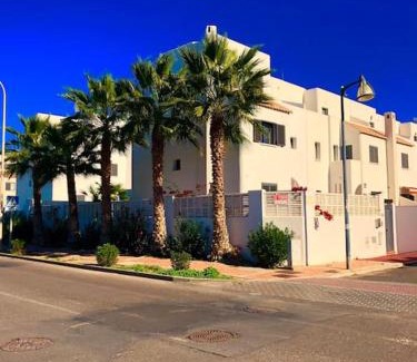 Almerimar Villa | villa cinco palmas