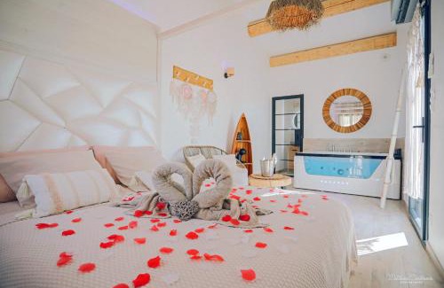 Cuges-les-Pins Bed & Breakfast | Villa CoCoon - Love room cocooning & 50 nuances