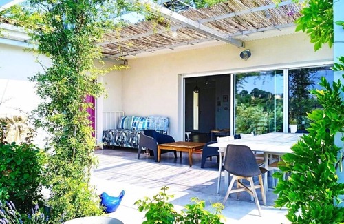 Manosque House | Villa Collines Provençales-vue Panoramique-jardin Permaculture-piscine- Calme