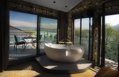 Annecy Villa | Villa 'Comme Un Voyage' with Lake View, Wi-Fi and Air Conditioning