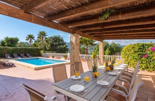 La Empedrola Villa | Villa Comodo - PlusHolidays