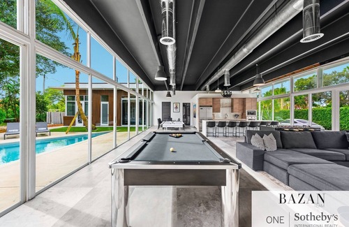 Seybold House | Villa Cristal 6 Bedroom 6.5 Bath Modern Loft 8 Total Beds 3 King 5 Queen Beds