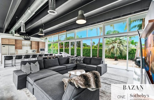 Seybold House | Villa Cristal 6 Bedroom 6.5 Bath Modern Loft 8 Total Beds 3 King 5 Queen Beds