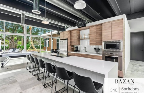 Seybold House | Villa Cristal 6 Bedroom 6.5 Bath Modern Loft 8 Total Beds 3 King 5 Queen Beds