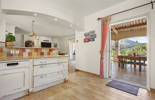 Les Brugassieres Villa | Villa 'D'Amour' with Private Terrace, Wi-Fi and Air Conditioning