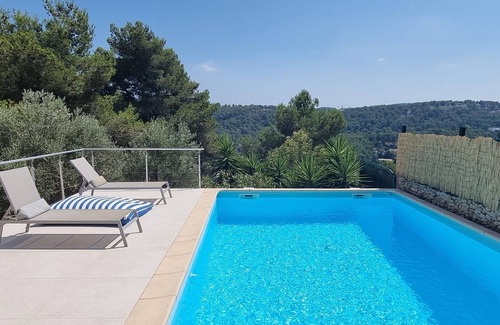 Carnoux-en-Provence Villa | Villa D'architecte, au Milieu des Pins, à 10 Minutes de Cassis