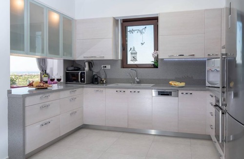 Malevizi Villa | Villa David with private pool