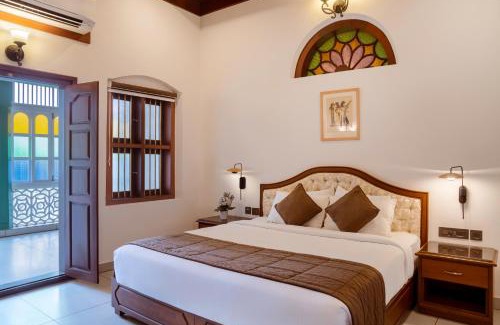 Thalassery Hotel | Villa de 1945