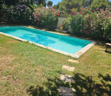 Salon-de-Provence Villa | Villa de 240 m2 au calme avec piscine