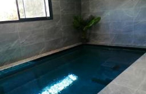 Lespignan Villa | Villa de 3 chambres avec piscine interieure jacuzzi et wifi a Lespignan