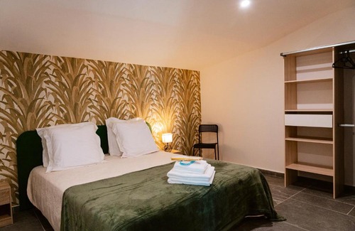 Lespignan Villa | Villa de 3 chambres avec piscine interieure jacuzzi et wifi a Lespignan