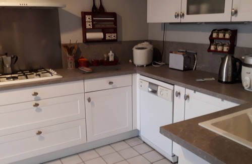 Montfrin Villa | Villa de 3 Chambres, Climatisée et Sécurisée Entourée D'un Jardin Clos