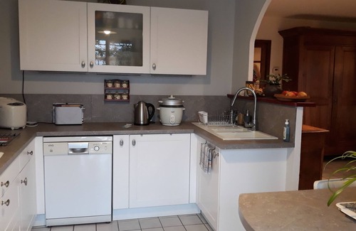 Montfrin Villa | Villa de 3 Chambres, Climatisée et Sécurisée Entourée D'un Jardin Clos