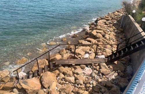 Santo Stefano di Camastra Villa | Villa Delfino Blu con accesso diretto al mare dalla scogliera e privacy impagabile.