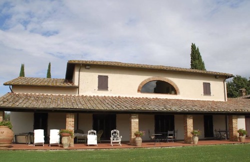 Ranciano Villa | Villa del Lago. Independent Villa up to 18 guests. Private heated pool