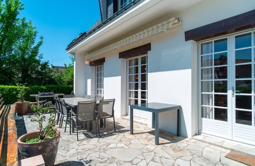Saint-Philibert House | Villa des Romarins - Six Bedroom House, Sleeps 14