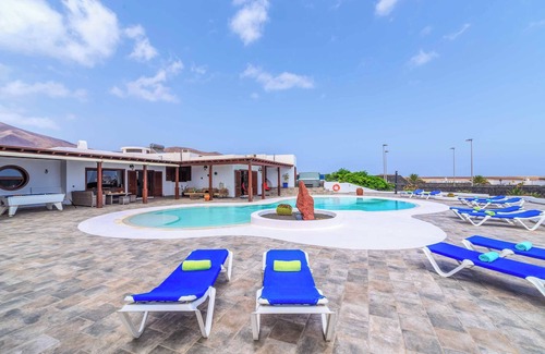 Playa Blanca Villa | Villa Deseo Sol - Five Bedroom Villa, Sleeps 10