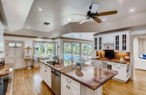 West Palm Beach House | Villa Dolce Vita - Luxuriate in Sweeping Intracoastal Views of Palm Beach