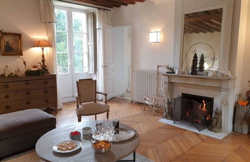 Le Pecq Villa | Villa Dominique - Les Demoiselles à Versailles
